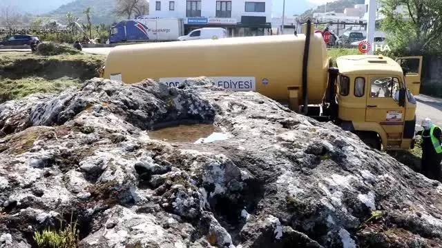 Binlerce yıllık kaya mezarları turizme kazandırmak için kolları sıvadılar Binlerce yıllık kaya mezarları turizme kazandırmak için kolları sıvadılar