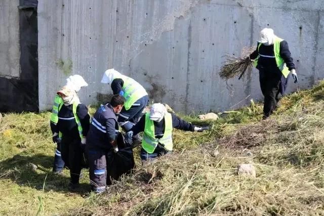 Binlerce yıllık kaya mezarları turizme kazandırmak için kolları sıvadılar Binlerce yıllık kaya mezarları turizme kazandırmak için kolları sıvadılar