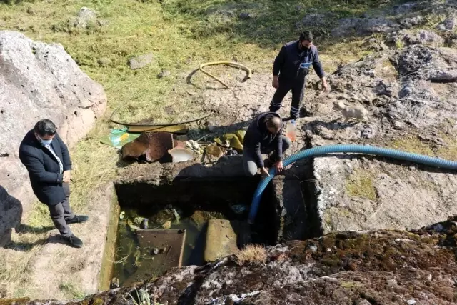 Binlerce yıllık kaya mezarları turizme kazandırmak için kolları sıvadılar Binlerce yıllık kaya mezarları turizme kazandırmak için kolları sıvadılar
