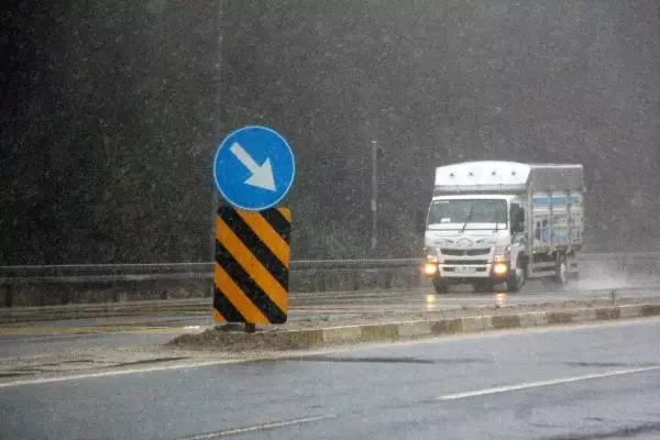 Bolu Dağı'nda kar yağışı Bolu Dağı'nda kar yağışı