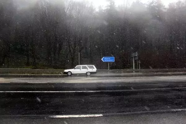Bolu Dağı'nda kar yağışı Bolu Dağı'nda kar yağışı