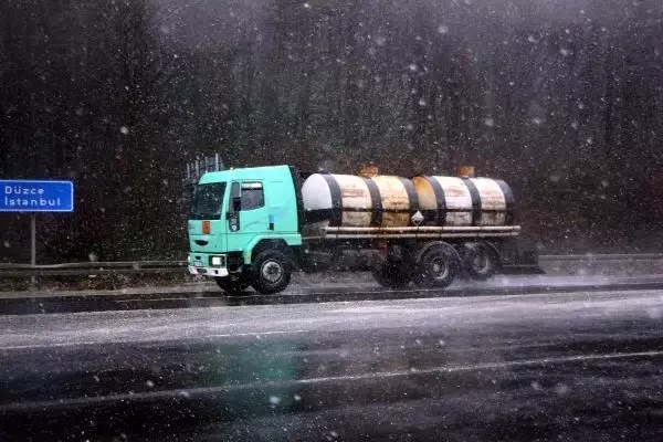 Bolu Dağı'nda kar yağışı Bolu Dağı'nda kar yağışı