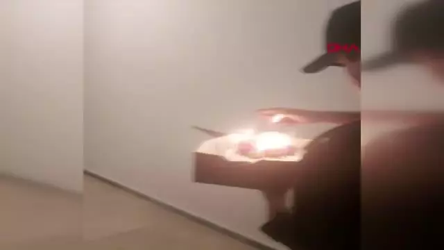Son dakika haber... BOLU POLİSTEN İZOLASYON ALTINDAKİ BERKAY'A SÜRPRİZ DOĞUM GÜNÜ((( Son dakika haber... BOLU POLİSTEN İZOLASYON ALTINDAKİ BERKAY'A SÜRPRİZ DOĞUM GÜNÜ(((
