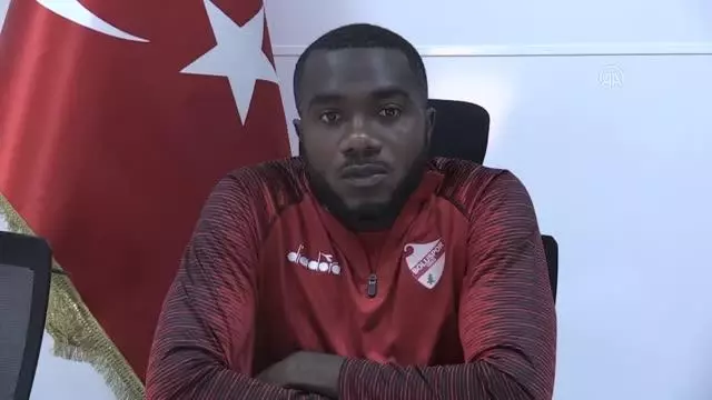 Boluspor'un golcüsü Kasongo, eski takım arkadaşı Mustafa Muhammed'i anlattı Boluspor'un golcüsü Kasongo, eski takım arkadaşı Mustafa Muhammed'i anlattı