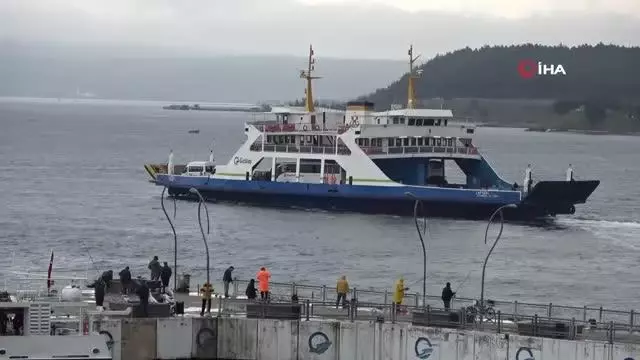 Bozcaada'ya feribot seferleri iptal edildi Bozcaada'ya feribot seferleri iptal edildi