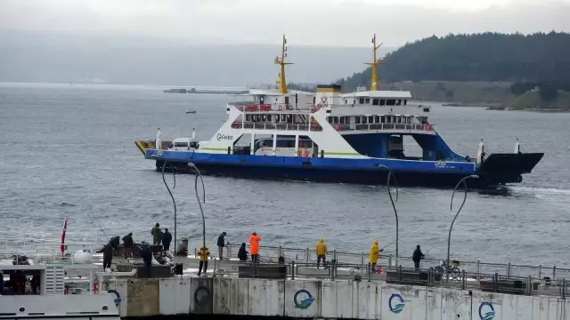 Bozcaada'ya feribot seferleri iptal edildi Bozcaada'ya feribot seferleri iptal edildi