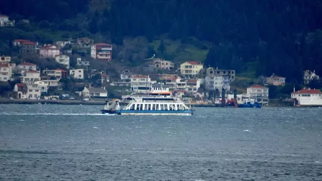Bozcaada'ya feribot seferleri iptal edildi Bozcaada'ya feribot seferleri iptal edildi