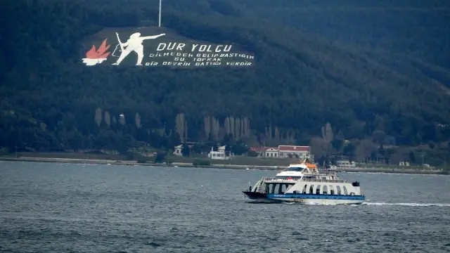 Bozcaada'ya feribot seferleri iptal edildi Bozcaada'ya feribot seferleri iptal edildi