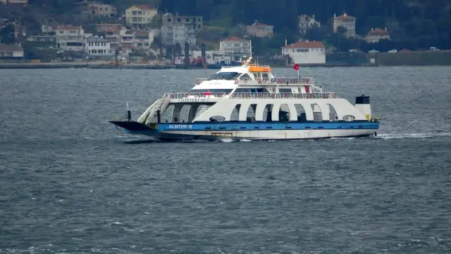 Bozcaada'ya feribot seferleri iptal edildi Bozcaada'ya feribot seferleri iptal edildi