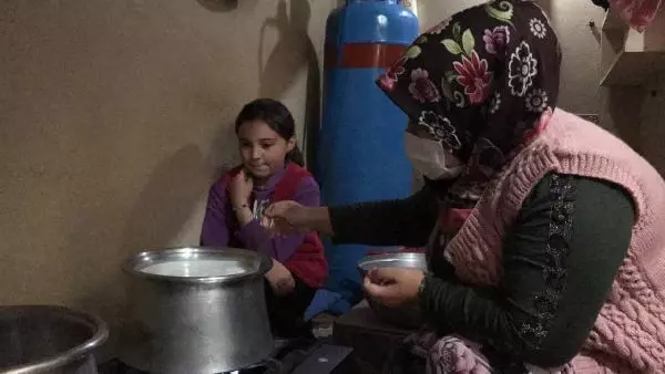 BU MAHALLENİN GEÇİMİ MANDA SÜTÜ VE KAYMAĞINDAN BU MAHALLENİN GEÇİMİ MANDA SÜTÜ VE KAYMAĞINDAN