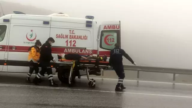Bursa'da yoğun sis...İki tır çarpıştı: 1 yaralı Bursa'da yoğun sis...İki tır çarpıştı: 1 yaralı