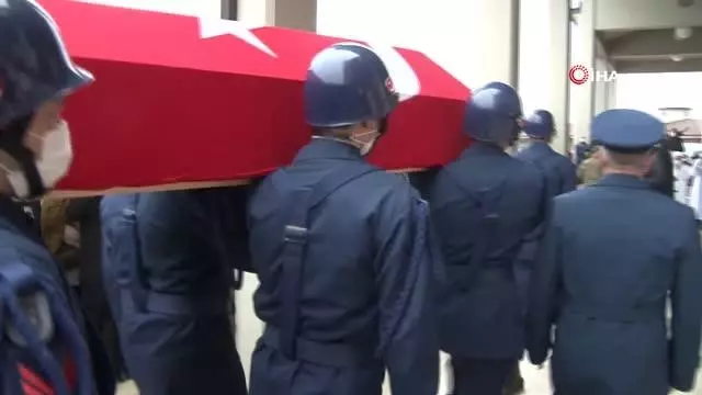Bursa şehidi son yolculuğuna uğurlanıyor Bursa şehidi son yolculuğuna uğurlanıyor