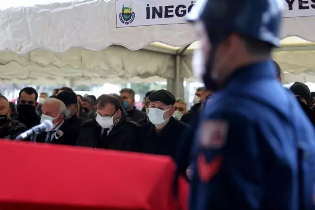 Bursa şehidi son yolculuğuna uğurlanıyor Bursa şehidi son yolculuğuna uğurlanıyor