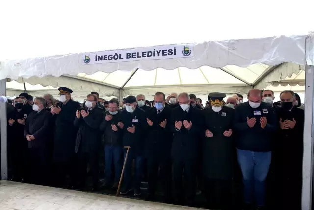 Bursa şehidi son yolculuğuna uğurlanıyor Bursa şehidi son yolculuğuna uğurlanıyor