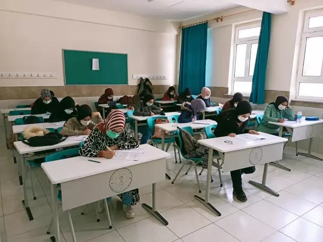 Büyükşehir 8. sınıflara izleme ve değerlendirme sınavı yaptı Büyükşehir 8. sınıflara izleme ve değerlendirme sınavı yaptı