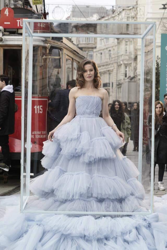 Camdaki Kız ne zaman, saat kaçta? Camdaki Kız dizisi konusu nedir? Camdaki Kız oyuncuları kimler?