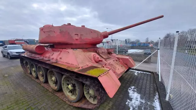- Çekya'da polise top ve tank teslim edildi - Çekya'da polise top ve tank teslim edildi