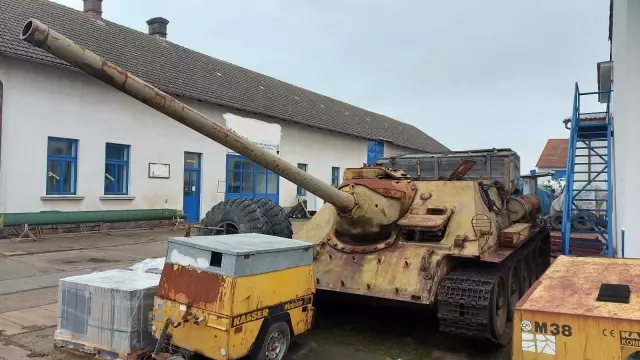 - Çekya'da polise top ve tank teslim edildi - Çekya'da polise top ve tank teslim edildi