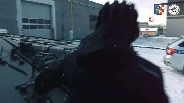 - Çekya'da polise top ve tank teslim edildi - Çekya'da polise top ve tank teslim edildi