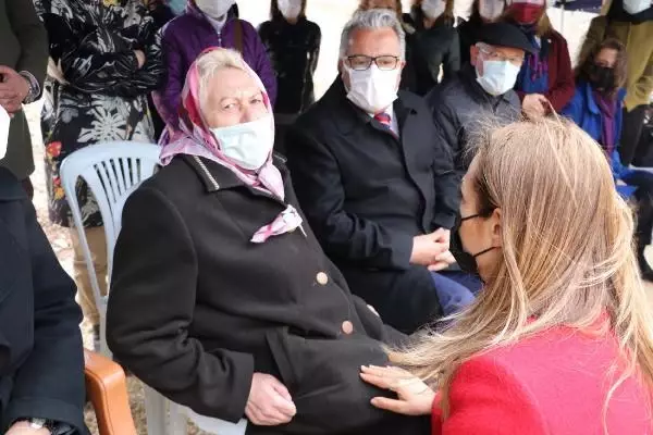 ESKİŞEHİR CHP'Lİ KADINLARIN 'YAŞAM HAK' OTOBÜSÜ ESKİŞEHİR'DE ESKİŞEHİR CHP'Lİ KADINLARIN 'YAŞAM HAK' OTOBÜSÜ ESKİŞEHİR'DE