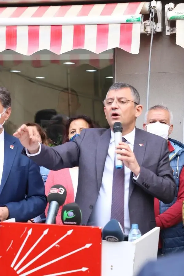CHP'li Özel'den '104 emekli amiral' açıklaması CHP'li Özel'den '104 emekli amiral' açıklaması