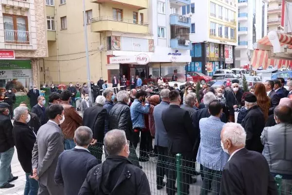 CHP'li Özel'den '104 emekli amiral' açıklaması CHP'li Özel'den '104 emekli amiral' açıklaması