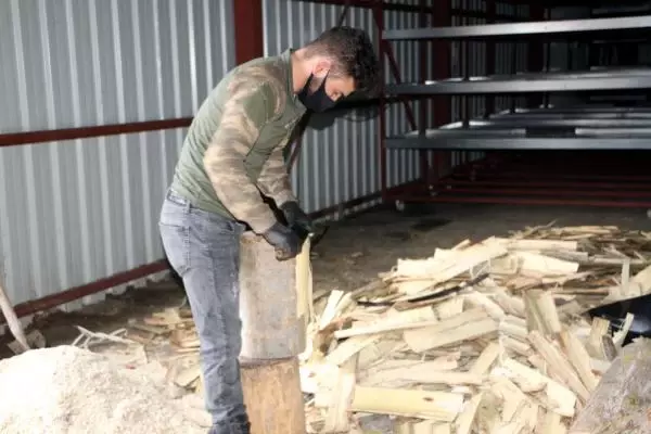 Çin'den getirtip sattığı ahşap karıştırma çubuklarını, kendisi üretmeye başladı Çin'den getirtip sattığı ahşap karıştırma çubuklarını, kendisi üretmeye başladı