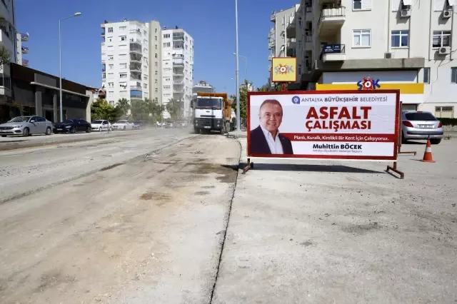 Çınarlı Caddesi'ne sıcak asfalt çalışması Çınarlı Caddesi'ne sıcak asfalt çalışması