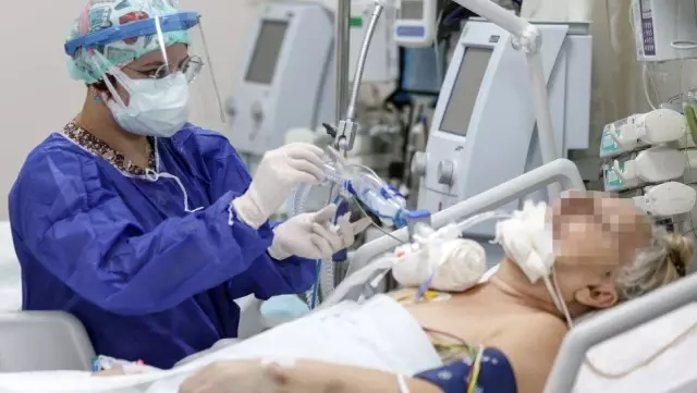Covid: Türkiye'de yoğun bakım doluluk oranları 'kritik' seviyede, hasta yakınları ve hekimler tanıklıklarını anlatıyor Covid: Türkiye'de yoğun bakım doluluk oranları 'kritik' seviyede, hasta yakınları ve hekimler tanıklıklarını anlatıyor