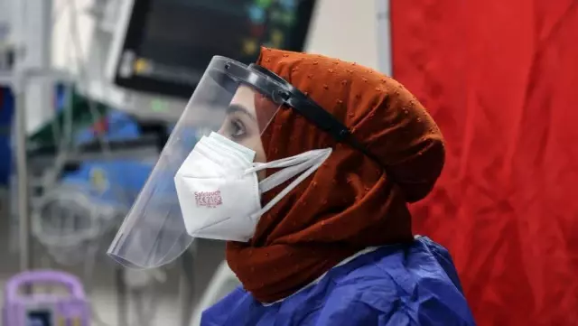Covid: Türkiye'de yoğun bakım doluluk oranları 'kritik' seviyede, hasta yakınları ve hekimler tanıklıklarını anlatıyor Covid: Türkiye'de yoğun bakım doluluk oranları 'kritik' seviyede, hasta yakınları ve hekimler tanıklıklarını anlatıyor