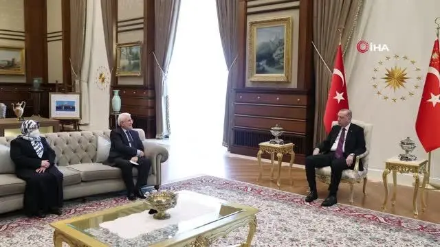 Son dakika haberi! Cumhurbaşkanı Erdoğan, şehit Cumhuriyet Savcısı Mehmet Selim Kiraz'ın anne ve babasını kabul etti Son dakika haberi! Cumhurbaşkanı Erdoğan, şehit Cumhuriyet Savcısı Mehmet Selim Kiraz'ın anne ve babasını kabul etti