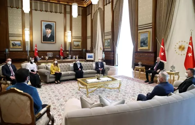 Son dakika haberi! Cumhurbaşkanı Erdoğan, Şehit Savcı Kiraz'ın ailesini kabul etti Son dakika haberi! Cumhurbaşkanı Erdoğan, Şehit Savcı Kiraz'ın ailesini kabul etti