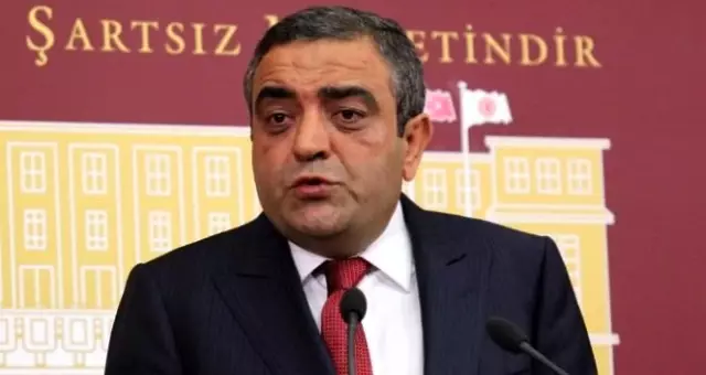 Cumhurbaşkanına hakaretten yargılanan CHP'li Tanrıkulu'nun davasında 'durma' kararı verildi Cumhurbaşkanına hakaretten yargılanan CHP'li Tanrıkulu'nun davasında 'durma' kararı verildi