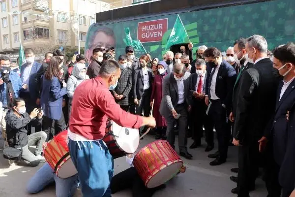 GAZİANTEP DAVUTOĞLU, PARTİSİNİN GAZİANTEP İL BAŞKANLIĞI'NIN AÇILIŞINI YAPTI GAZİANTEP DAVUTOĞLU, PARTİSİNİN GAZİANTEP İL BAŞKANLIĞI'NIN AÇILIŞINI YAPTI