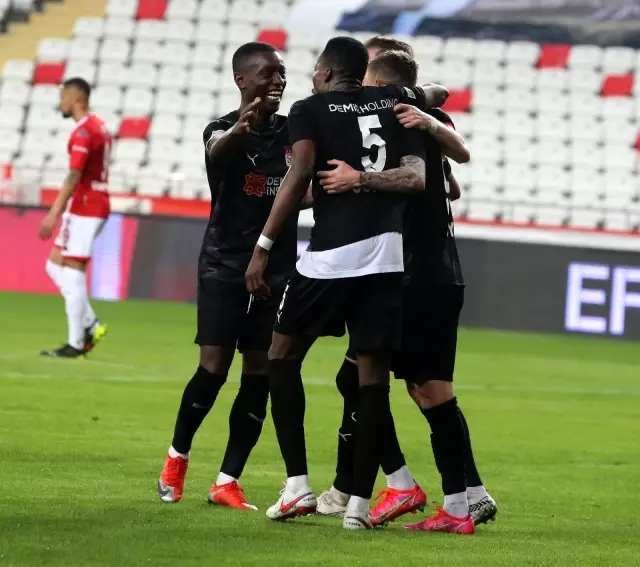 DG Sivasspor'un serisi 10 maça yükseldi DG Sivasspor'un serisi 10 maça yükseldi