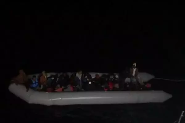 Dikili'de 64 kaçak göçmen kurtarıldı Dikili'de 64 kaçak göçmen kurtarıldı