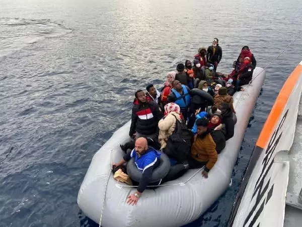 Dikili'de 64 kaçak göçmen kurtarıldı Dikili'de 64 kaçak göçmen kurtarıldı
