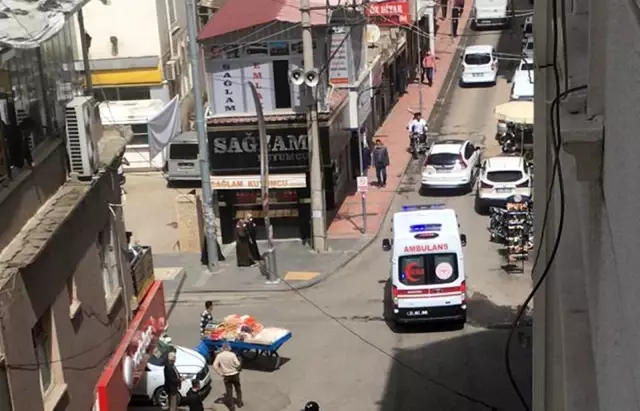 Silvan'da akraba aileler arasında hayvan otlatma kavgası: 2'si ağır 4 yaralı Silvan'da akraba aileler arasında hayvan otlatma kavgası: 2'si ağır 4 yaralı