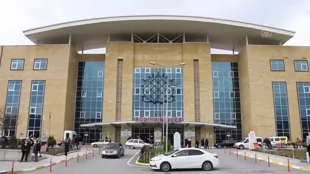DOKTORLAR KOVİD-19'LA SAVAŞI ANLATIYOR - 'Hastaları bazen taburcu etmeye hazırlarken kaybettik' DOKTORLAR KOVİD-19'LA SAVAŞI ANLATIYOR - 'Hastaları bazen taburcu etmeye hazırlarken kaybettik'