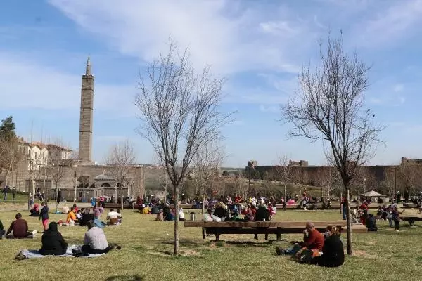 'DÜĞÜNLER ARTARSA CENAZELER DE ARTAR' 'DÜĞÜNLER ARTARSA CENAZELER DE ARTAR'