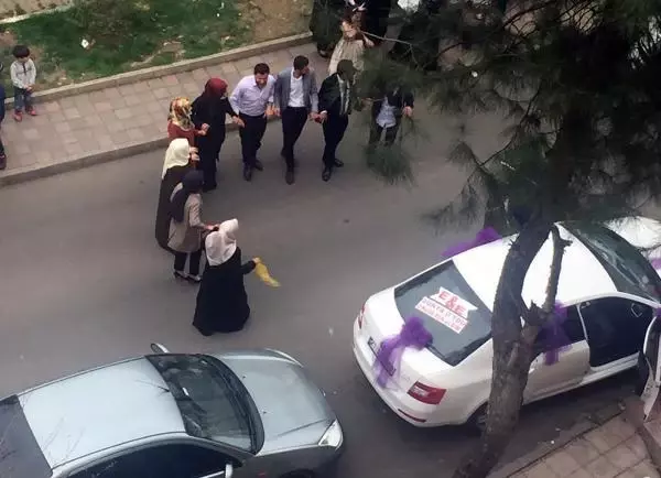 'DÜĞÜNLER ARTARSA CENAZELER DE ARTAR' 'DÜĞÜNLER ARTARSA CENAZELER DE ARTAR'