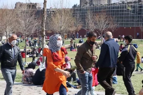 'DÜĞÜNLER ARTARSA CENAZELER DE ARTAR' 'DÜĞÜNLER ARTARSA CENAZELER DE ARTAR'
