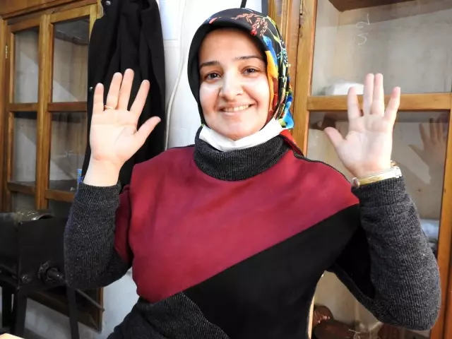 Duymadan konuşamadan bakırcılık mesleğini öğreniyor Duymadan konuşamadan bakırcılık mesleğini öğreniyor