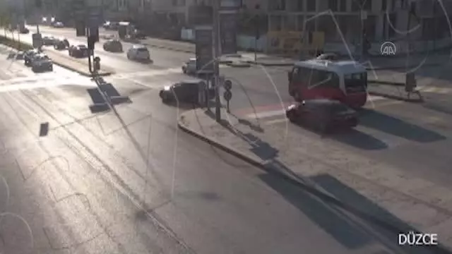 Düzce, Karabük, Bolu ve Kocaeli'deki trafik kazaları KGYS kameralarında Düzce, Karabük, Bolu ve Kocaeli'deki trafik kazaları KGYS kameralarında