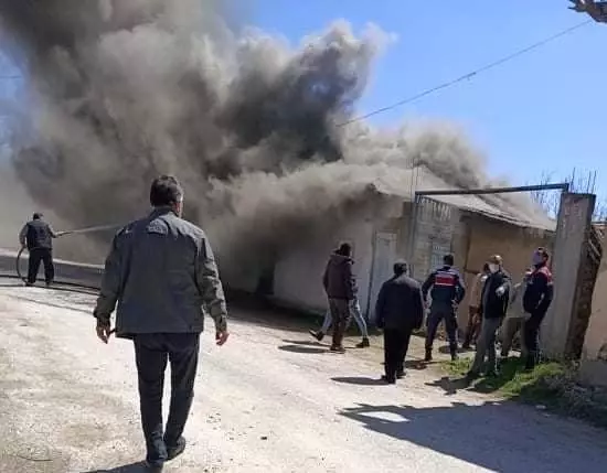 Emet'te ahşap ev yangını korkuttu Emet'te ahşap ev yangını korkuttu