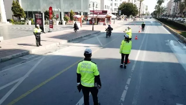 Emniyet kemeri takmayan ve cep telefonu kullanan 571 kişiye ceza Emniyet kemeri takmayan ve cep telefonu kullanan 571 kişiye ceza