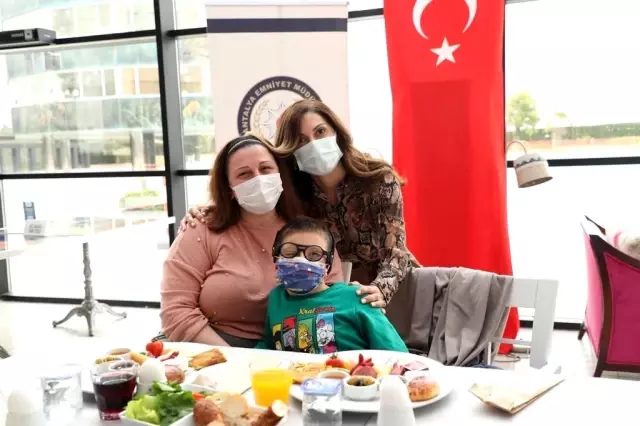 Engelli çocukların ailelerine 'En İyi Narkotik Polisi Anne' projesi tanıtıldı Engelli çocukların ailelerine 'En İyi Narkotik Polisi Anne' projesi tanıtıldı
