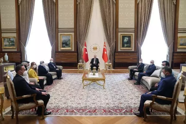 Erdoğan, şehit savcı Kiraz'ın anne ve babasını kabul etti Erdoğan, şehit savcı Kiraz'ın anne ve babasını kabul etti