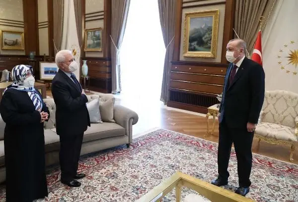 Erdoğan, şehit savcı Kiraz'ın anne ve babasını kabul etti Erdoğan, şehit savcı Kiraz'ın anne ve babasını kabul etti