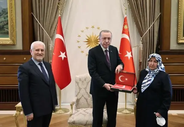 Erdoğan, şehit savcı Kiraz'ın anne ve babasını kabul etti Erdoğan, şehit savcı Kiraz'ın anne ve babasını kabul etti
